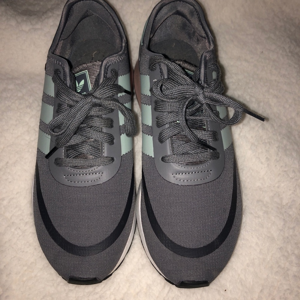 Women’s Adidas N-5923 shows! Only worn twice!